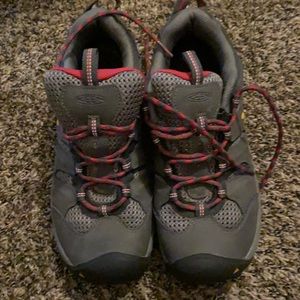 Only worn once Keen hiking shoes